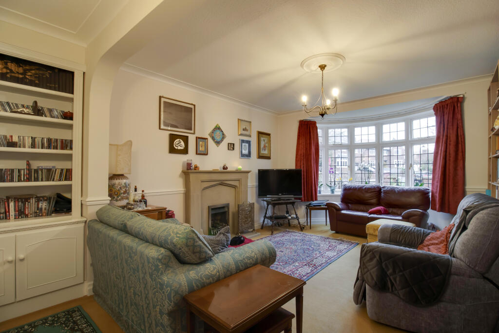 Fourwinds, Broomhall Avenue, Wakefield, West Yorkshire photo 3