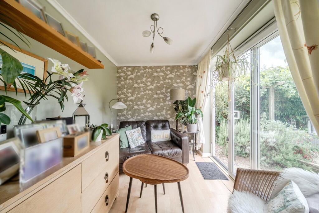 House in Kingston upon Thames - More