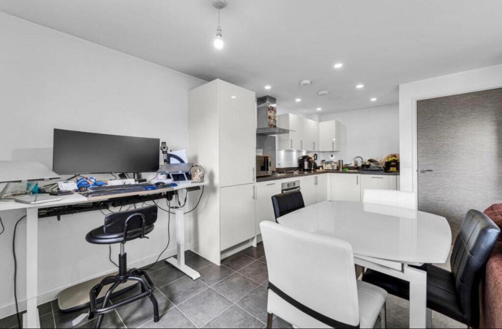 Apartment in Slough - View 2