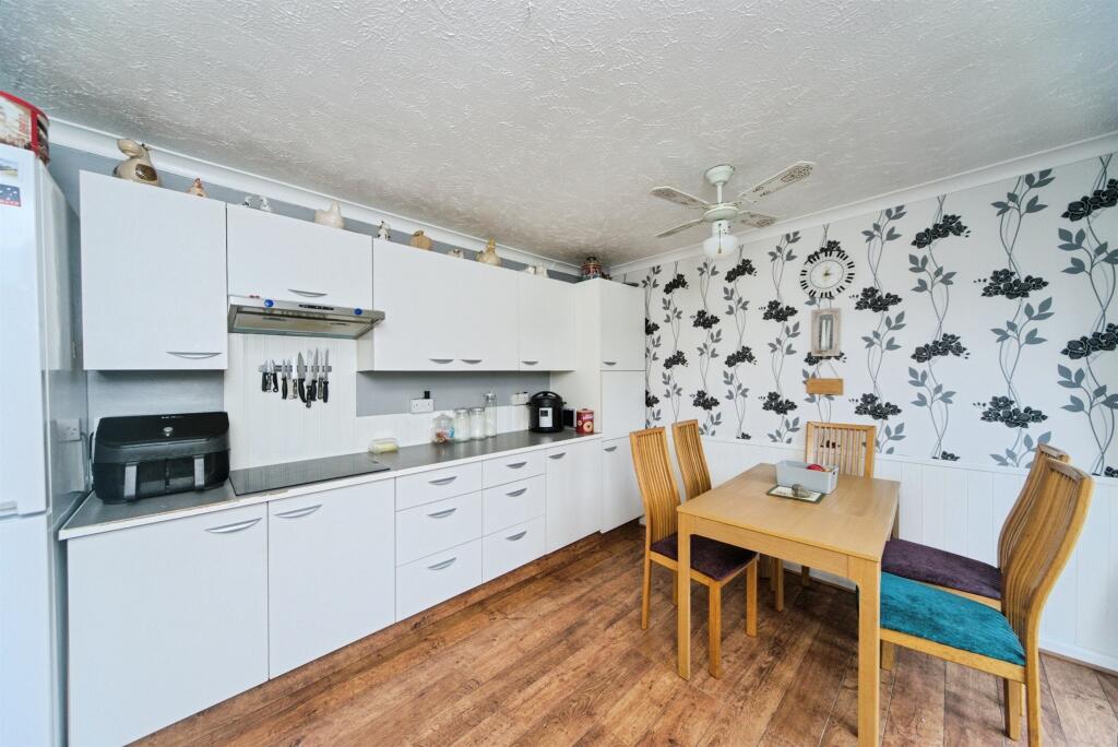 Foxglove Road, Eastbourne photo 2