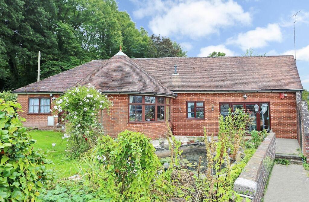 4-bed bungalow on Eling Hill, Totton, Southampton, Hampshire, SO40 9HF, £465,000