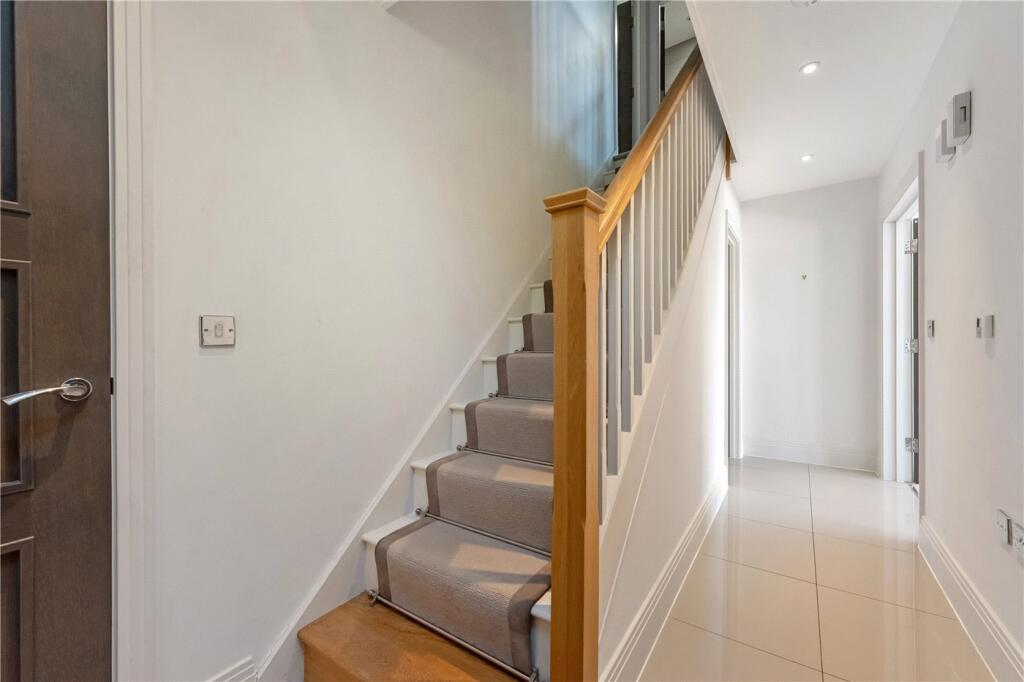 Elizabeth Place, Winchester, Hampshire, SO22 photo 4