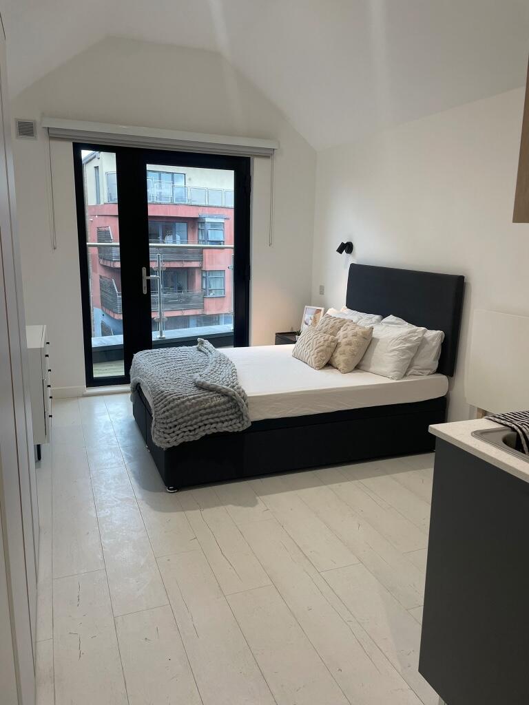 Main image of property: Commercial Road, London, E14