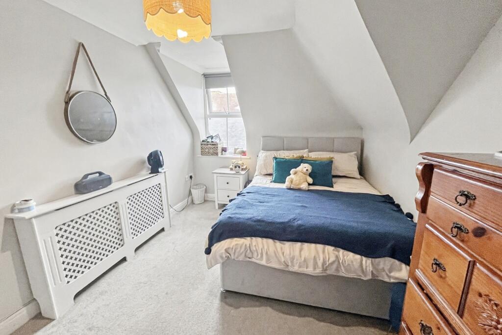 Apartment in Christchurch, Pokesdown, Bournemouth - View 5