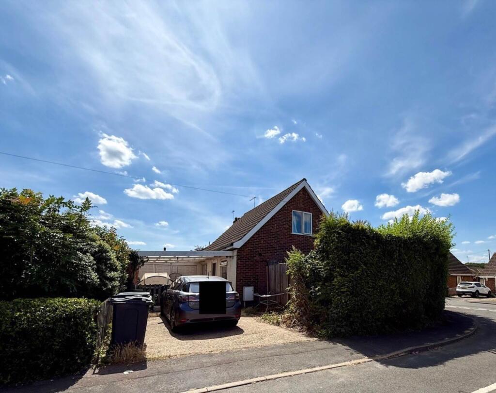 2, Hillvue Close, Norwich photo 2