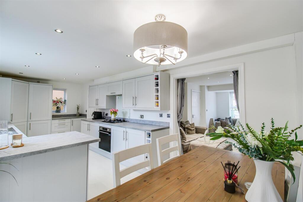 House in Wakefield - View 4