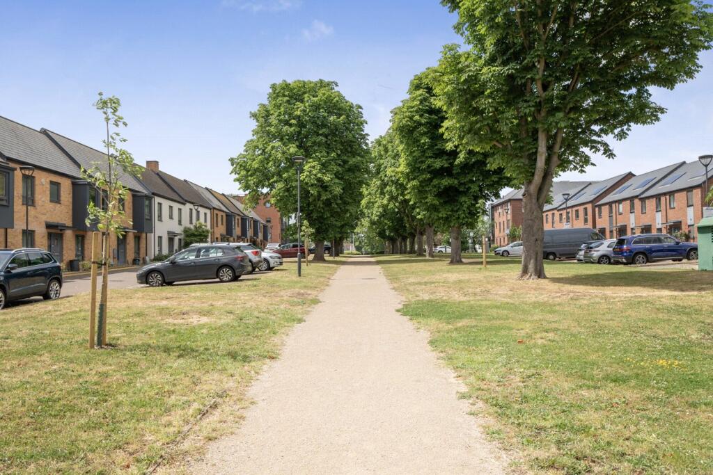 Apartment in Southall - More
