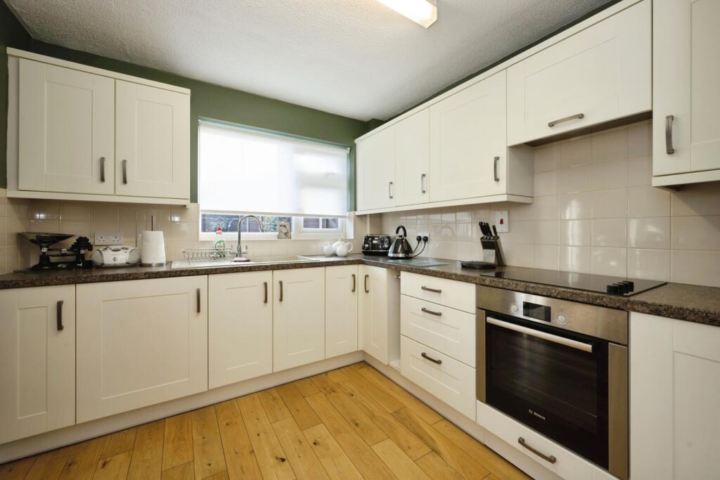 House in Milton Keynes, Bedford - View 5