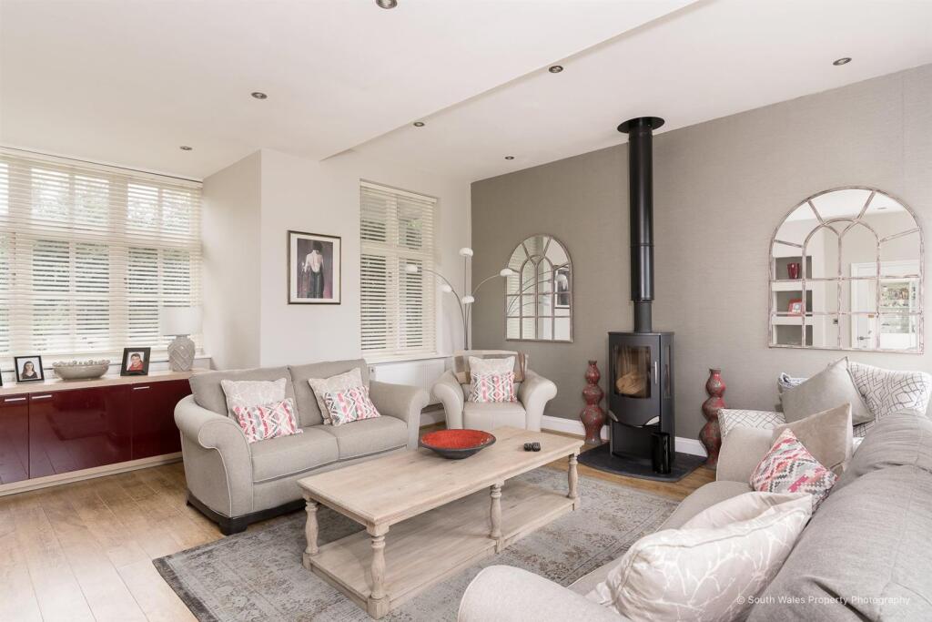 Broadway, Llanblethian, Cowbridge, Vale of Glamorgan, CF71 7EY photo 4