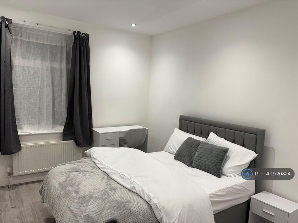 Main image of property: Holmside, Gillingham, ME7