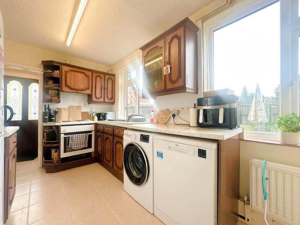 Longcroft Avenue, Devizes, SN10 3AS photo 4