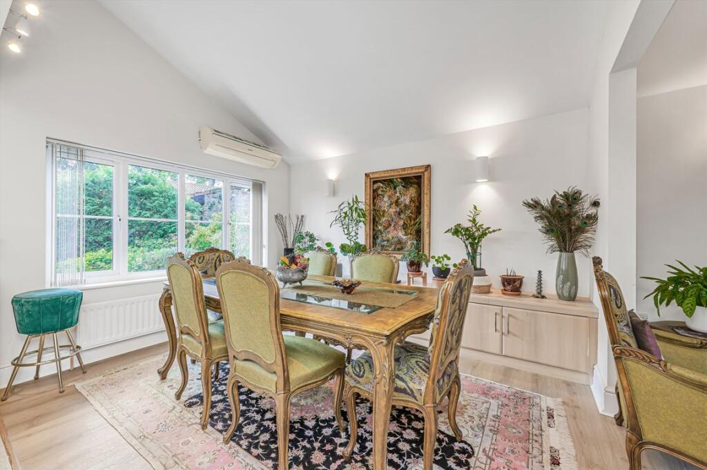 House in Kingston upon Thames, Coombe - View 4