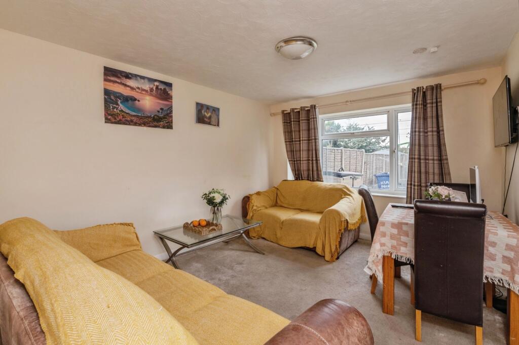 Dock Road, Tilbury, Essex, RM18 photo 2