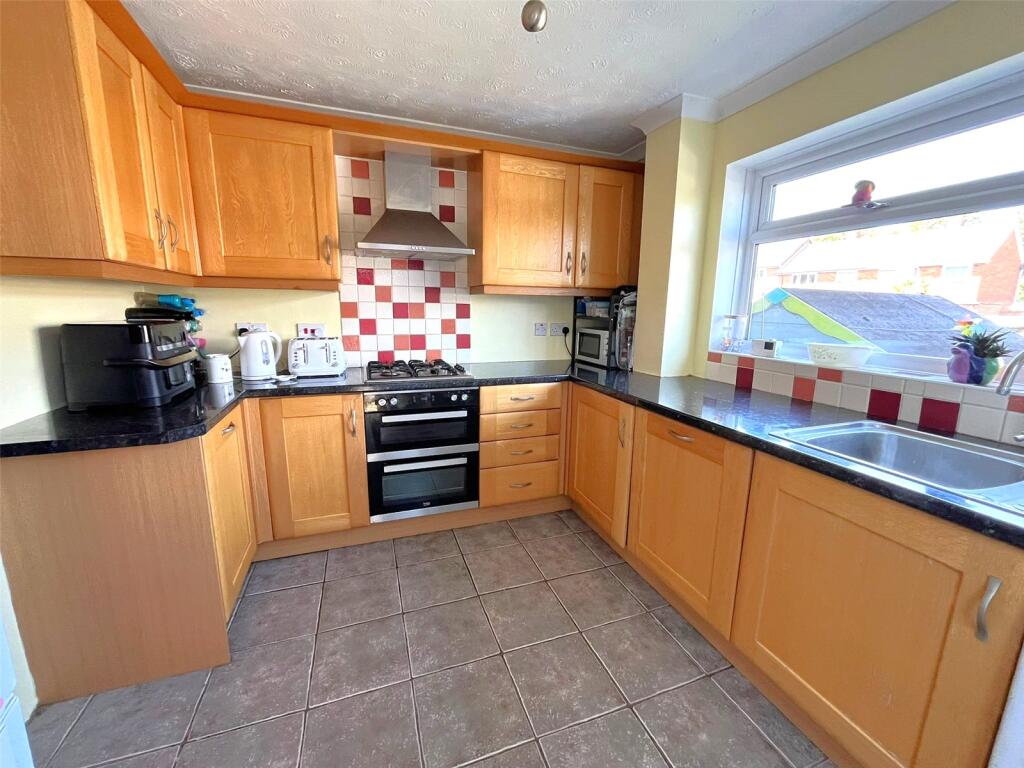 Woburn Gardens, Basingstoke, Hampshire, RG22 - View 6