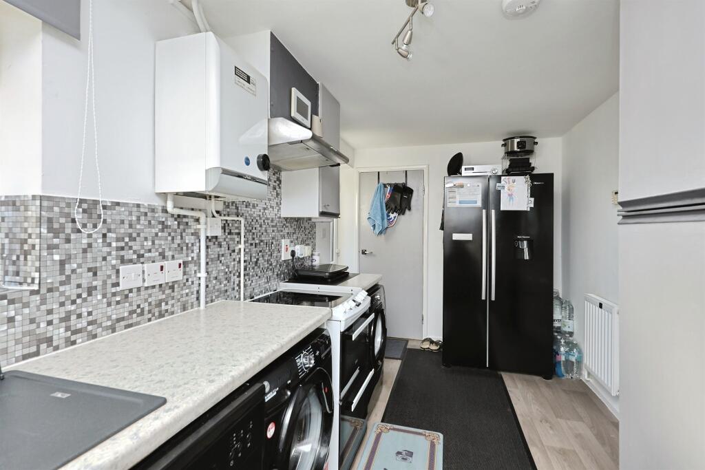 Beech Avenue, Upper Marham photo 4
