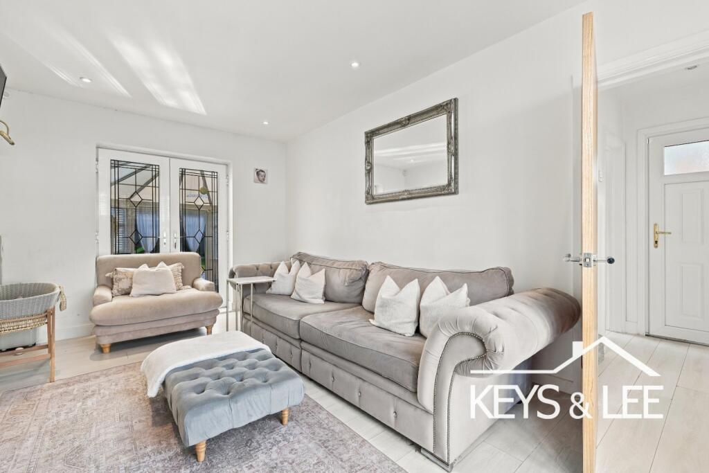 House in London, Collier Row - View 3