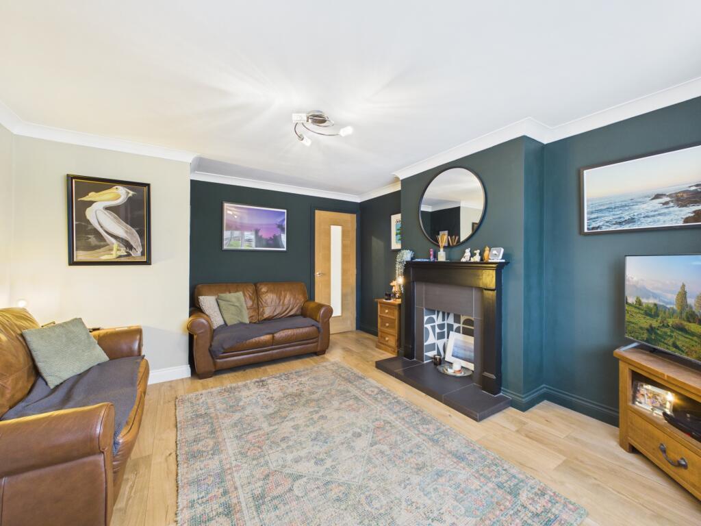 Fairford Road, Tilehurst, Reading, RG31 photo 2