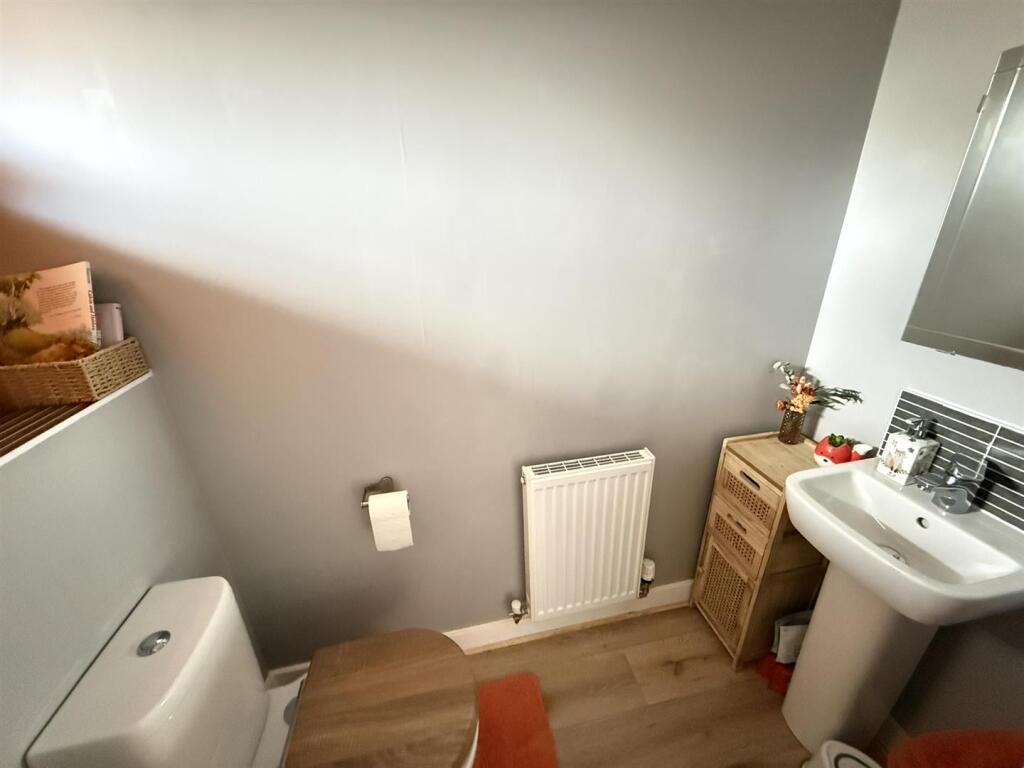 House in Chippenham, Hardenhuish, Sheldon - More