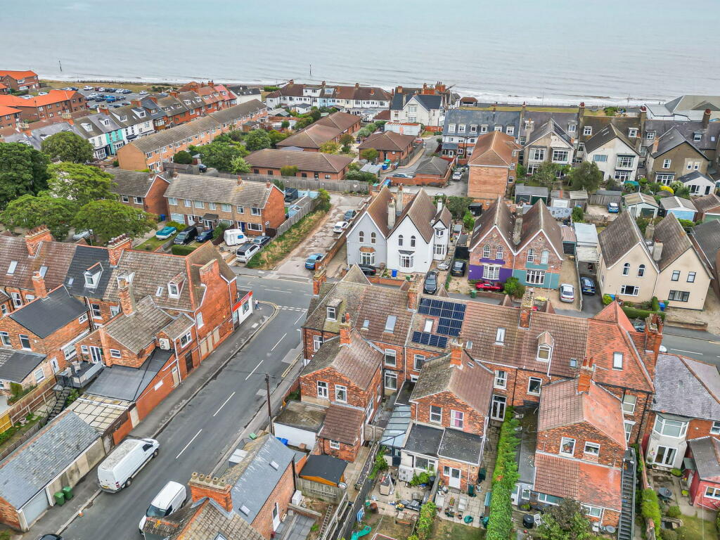 71, Cliff Road, Hornsea, HU18 photo 2