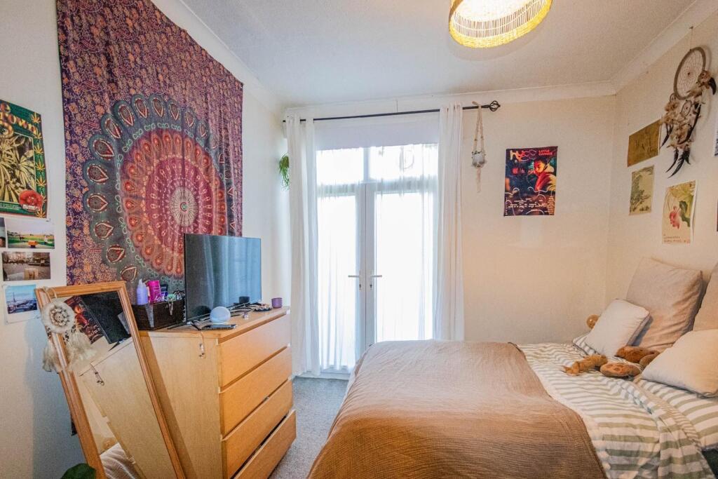 5 bedroom terraced house for rent