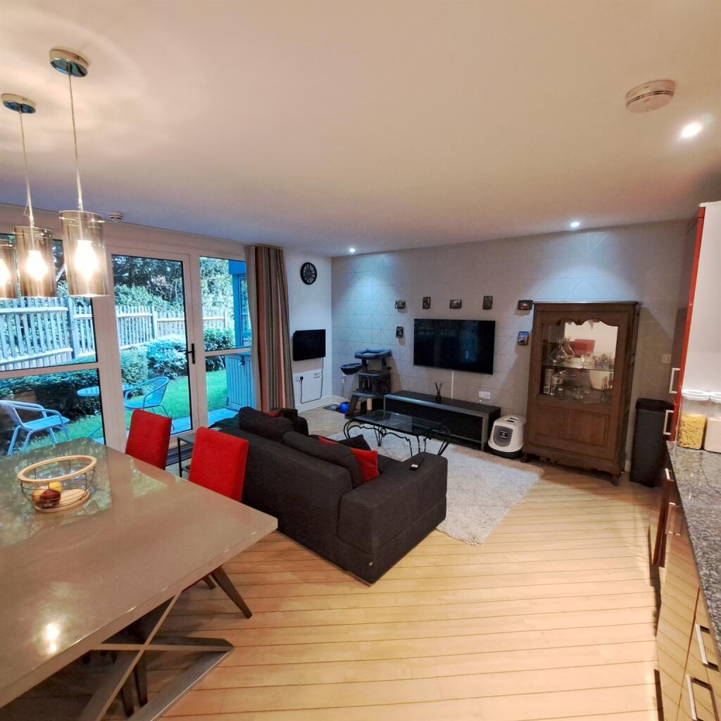 Apartment in Maidstone, Kent - View 5