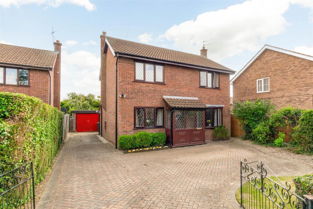 4-bed detached on Garthends Lane, Hemingbrough, Selby, £330,000