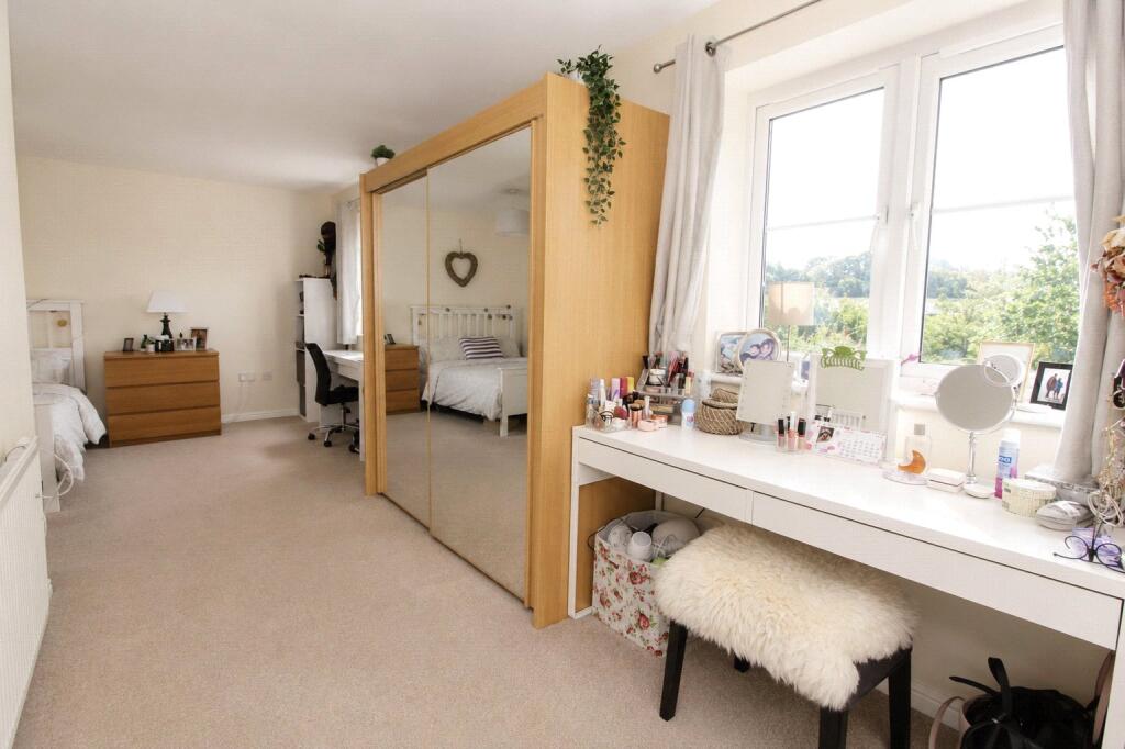 Apartment in Guildford - More