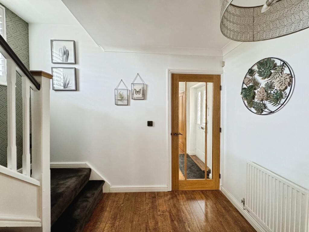 House in Pontarddulais - More