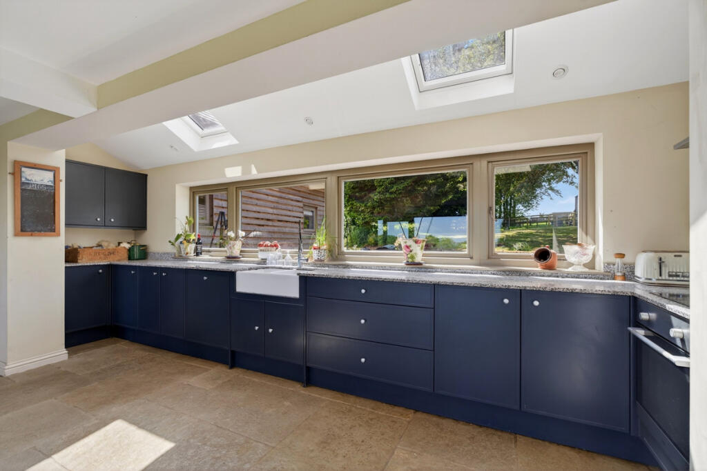 House in Worcester - View 5