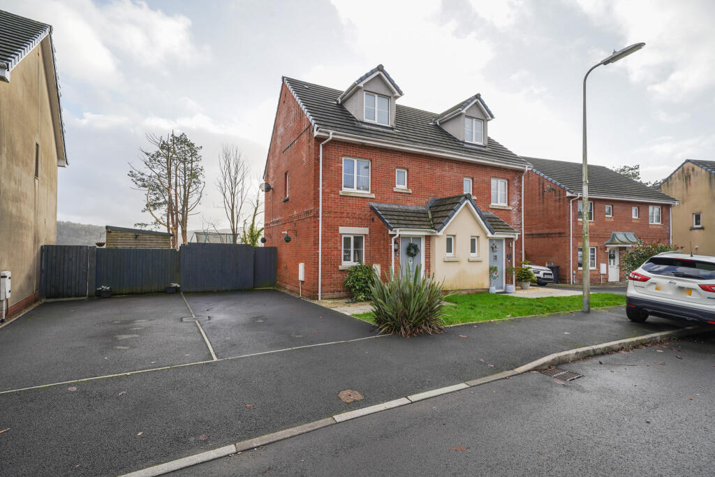 House in Pontardawe, Neath Port Talbot - View 2