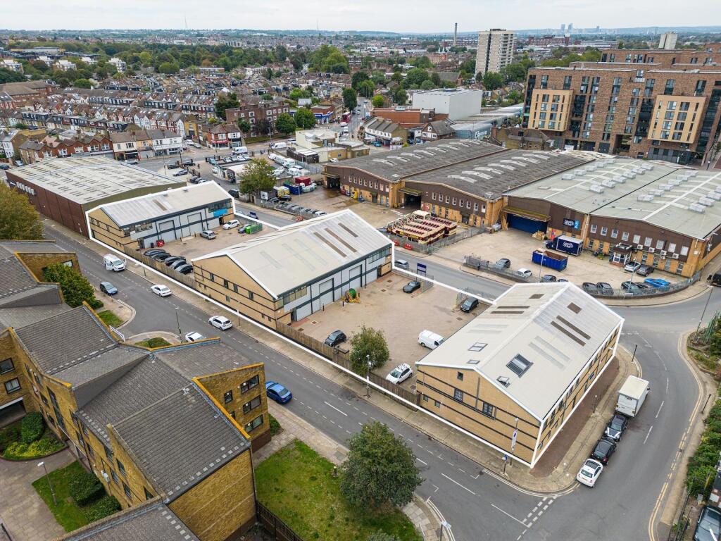 cap_ind_falcon_drone_008