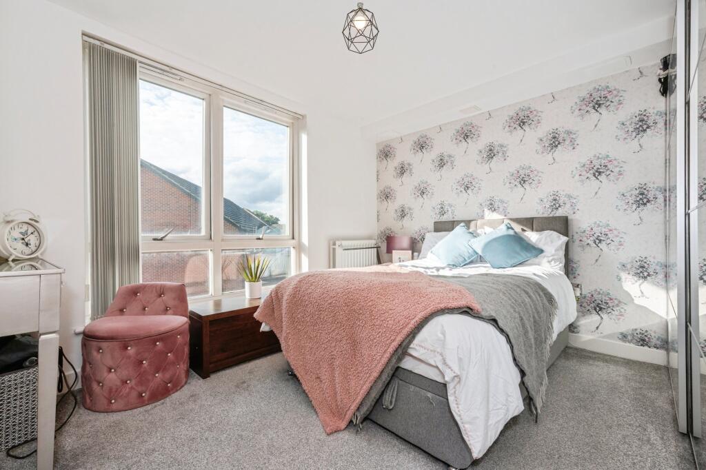 5 Southfields Green, Gravesend, DA11 photo 3