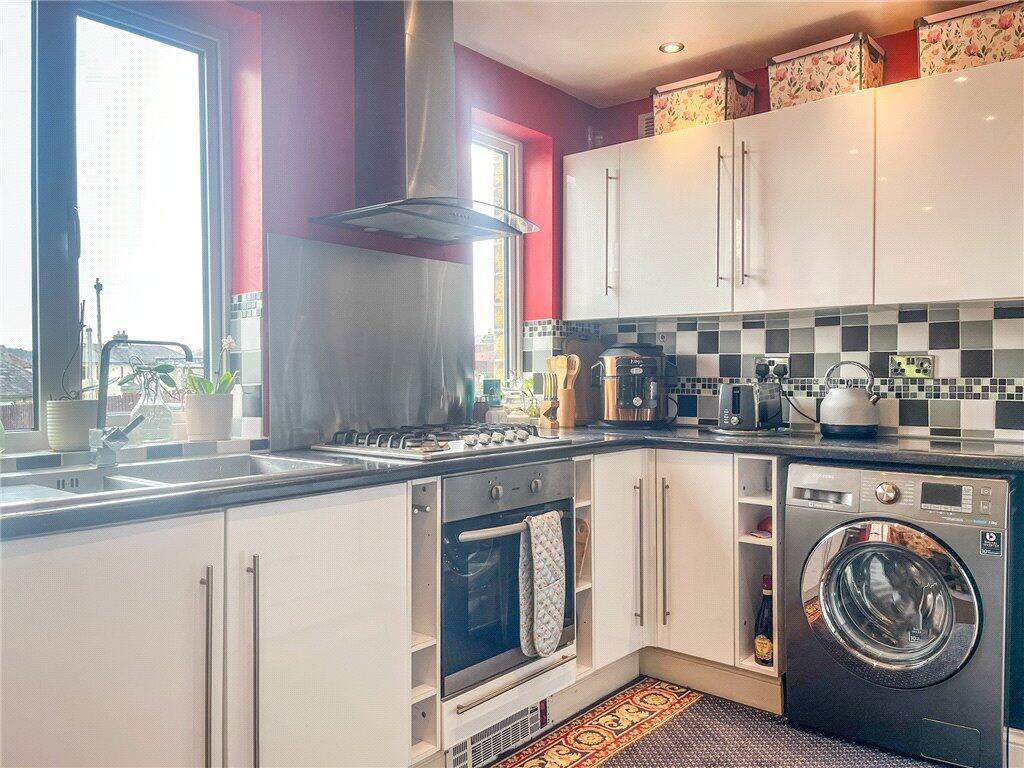 House in Bradford, West Royd, Shipley - View 3