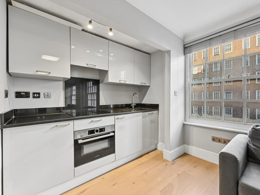 Apartment in London, Paddington - View 4