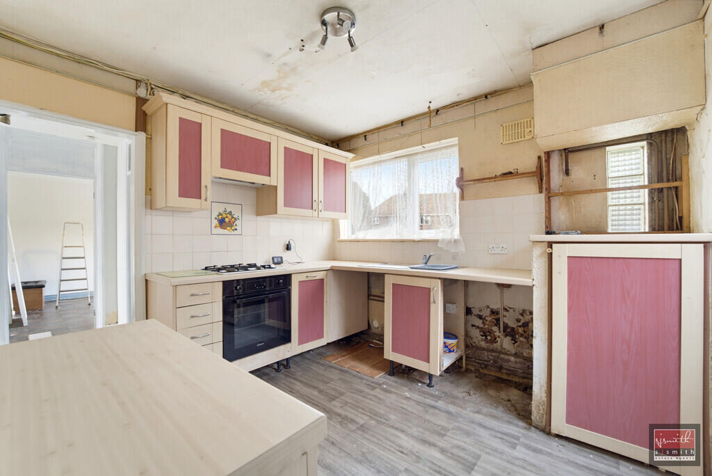 Apartment in Spelthorne, Surrey - View 5