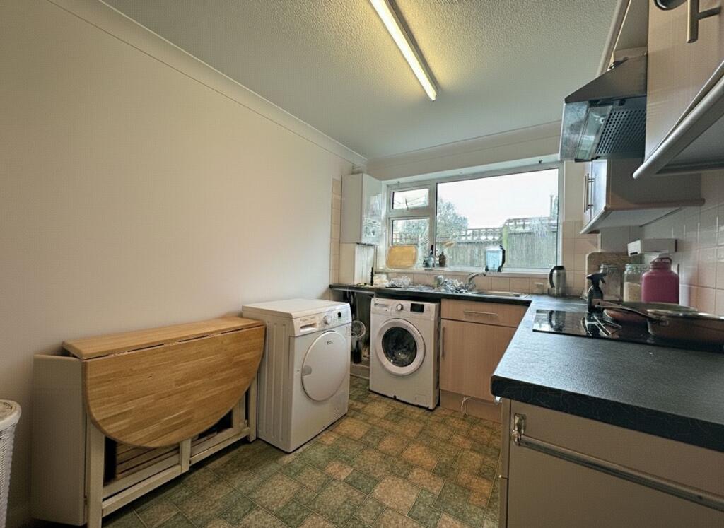 Greenacres, Central Avenue, Telscombe Cliffs, BN10 7LY photo 4