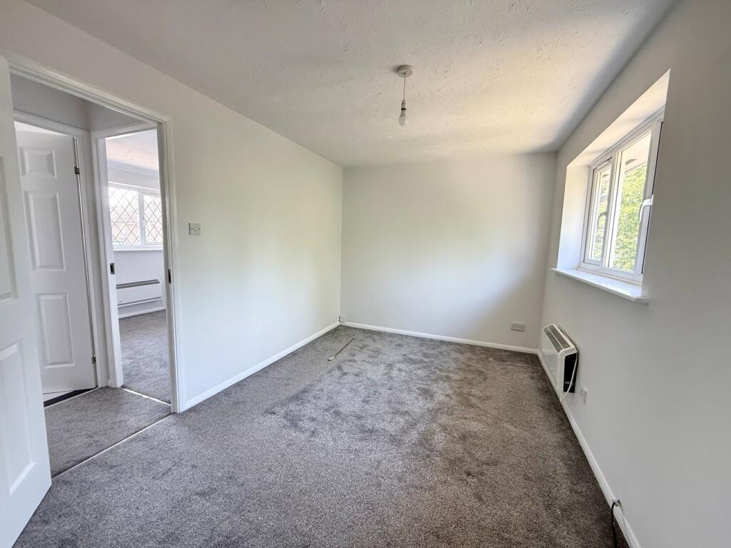 House in Binfield, Temple Park - More