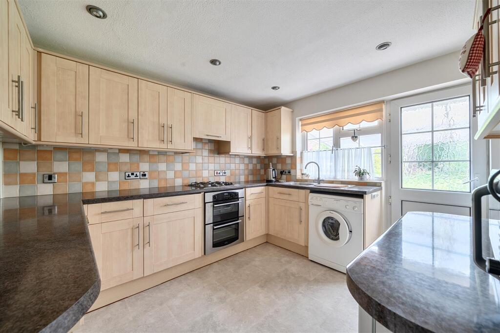 Lime Tree Avenue, Yeovil photo 4