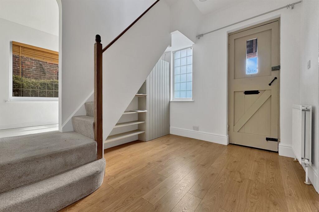House in Chichester, Birdham - More