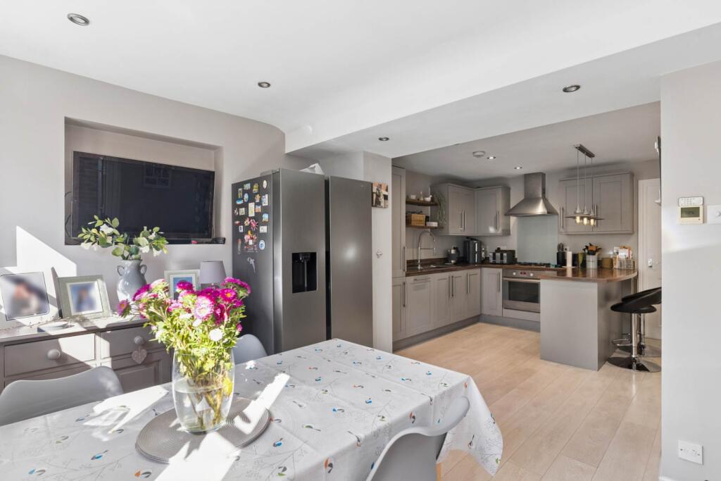House in Luton, Pitstone - More