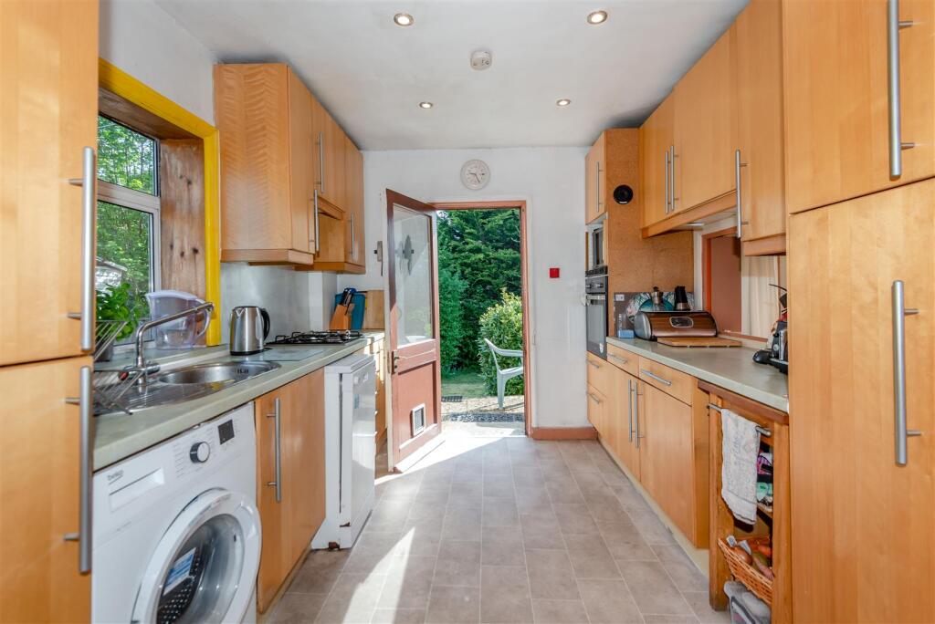 Capell Way, Chorleywood photo 3