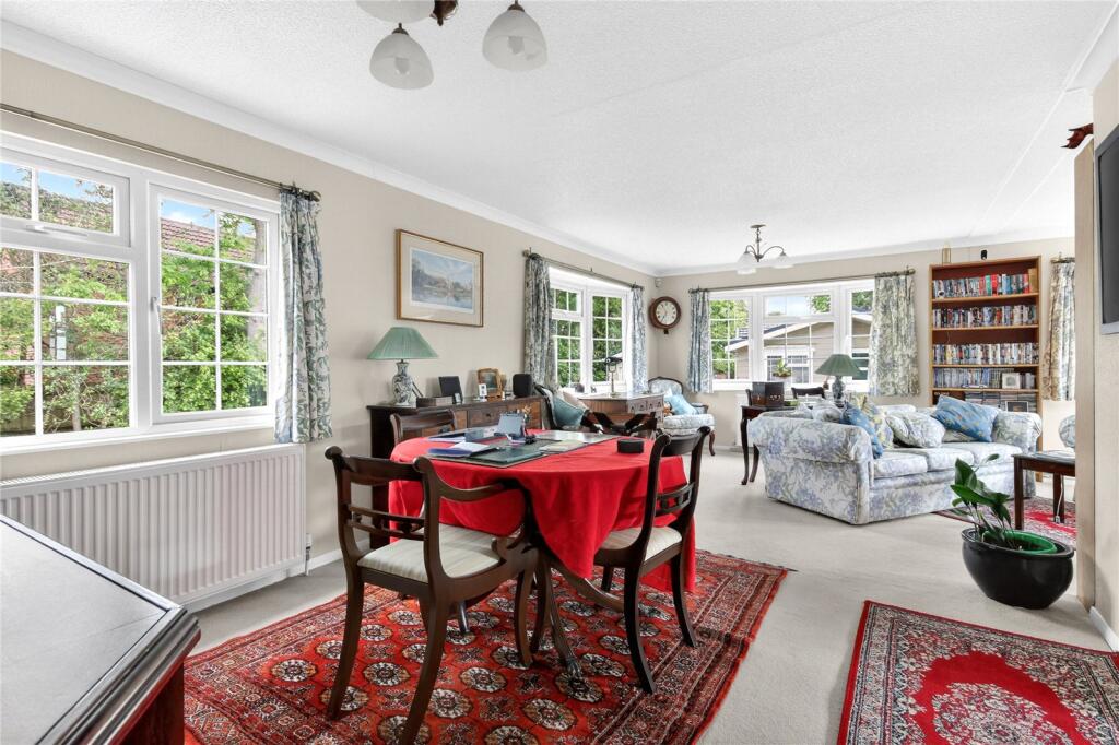 The Oaks, Warfield Park, Bracknell, Berkshire, RG42 photo 4