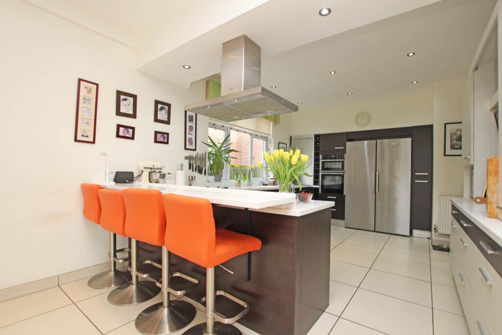 Kings Drive, Eastbourne, BN21 2UP - View 2
