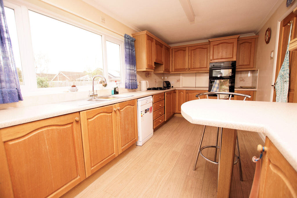 Court Barn Close, Lee-On-The-Solent, PO13 photo 4