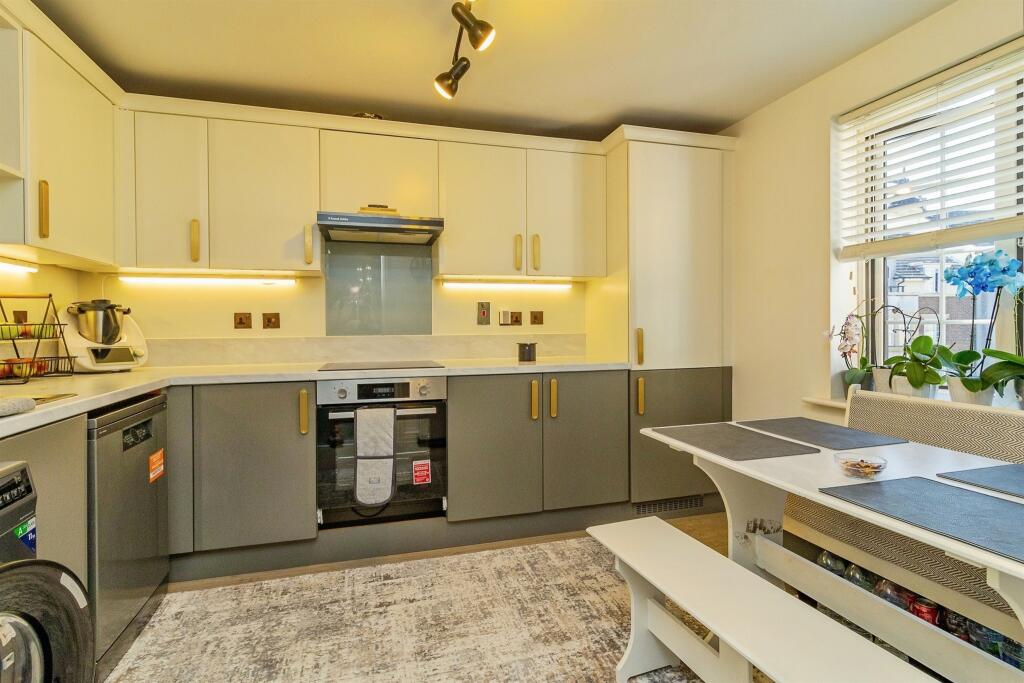 Apartment in Milton Keynes - More