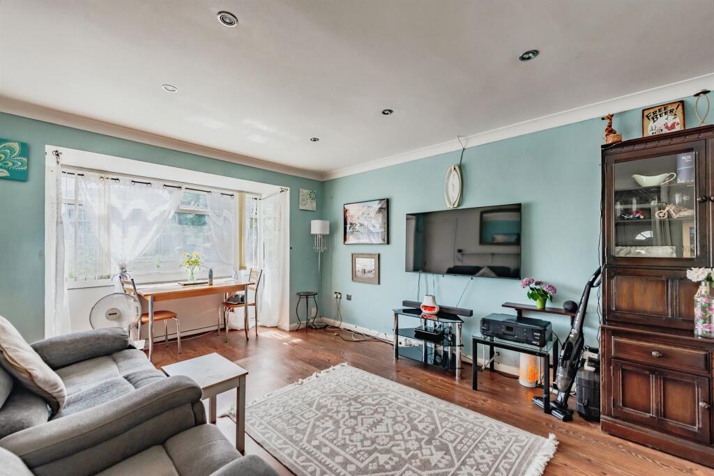 House in Crawley, Broadfield - View 2