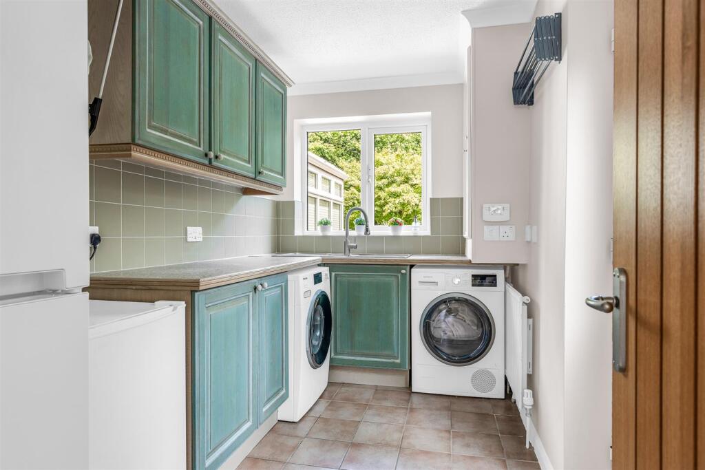 Gwynfa Close, Welwyn photo 5