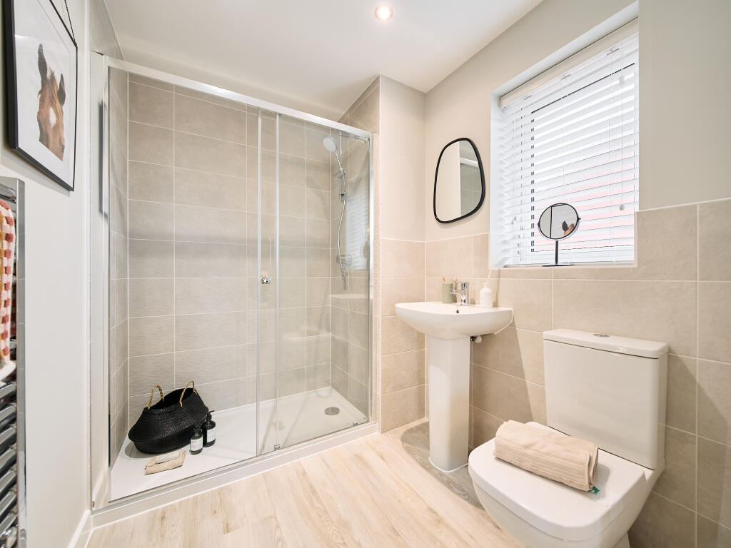 House in Cheltenham, Kingsditch, Swindon Village - More