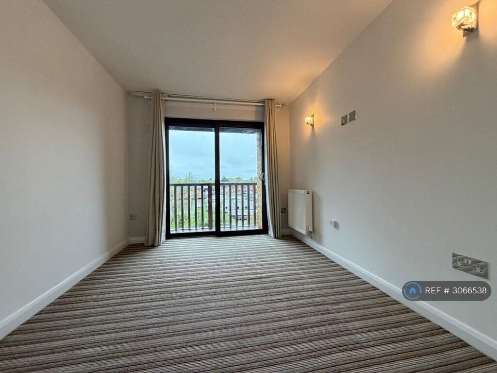 Apartment in Milton Keynes - More