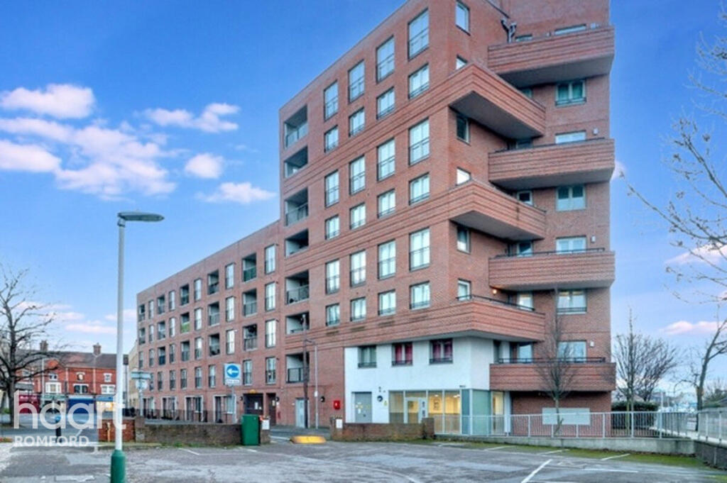 Angel Way, Romford, RM1 1AF photo 2